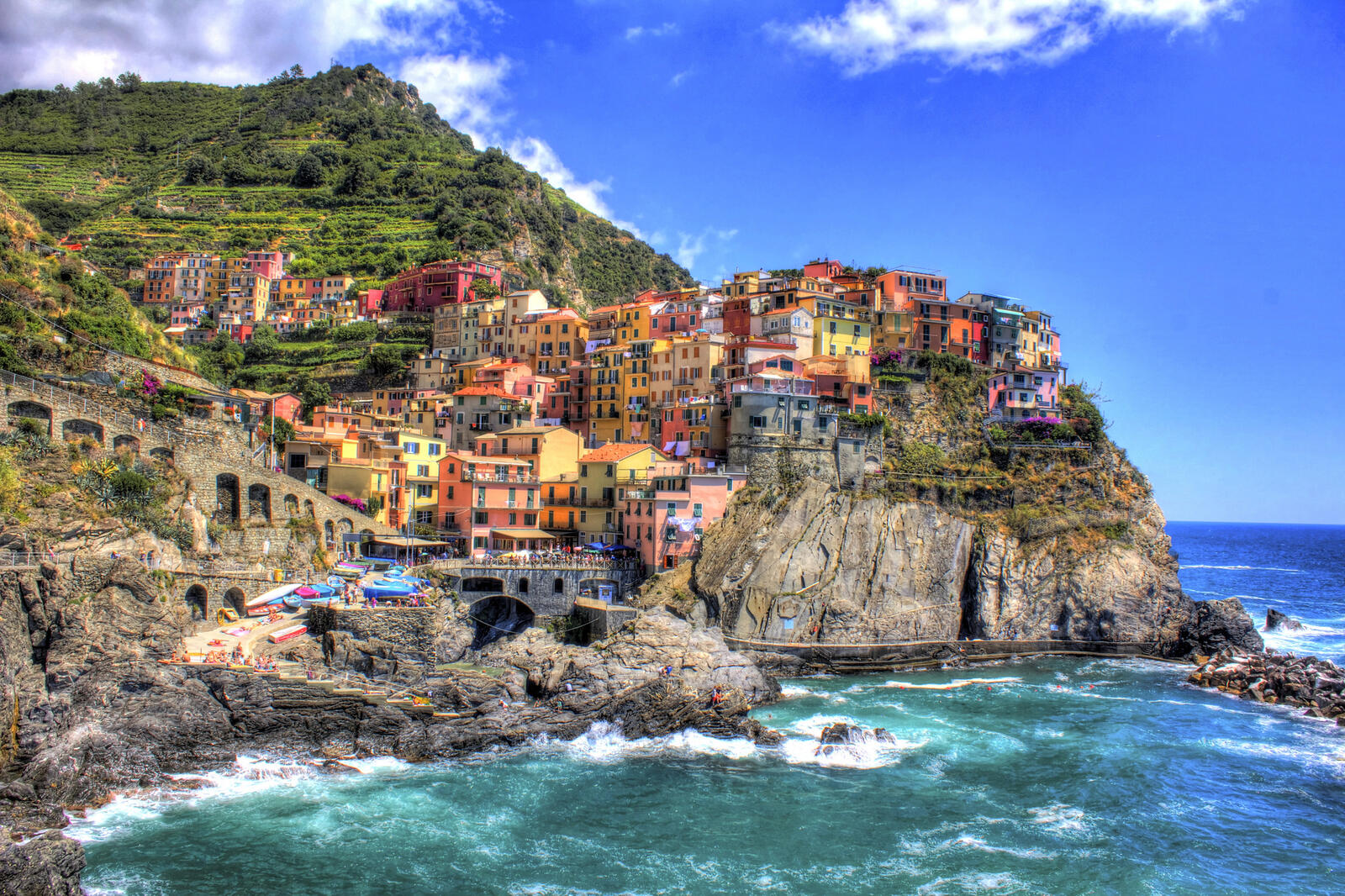Обои HDR coastline Cinque Terre на рабочий стол
