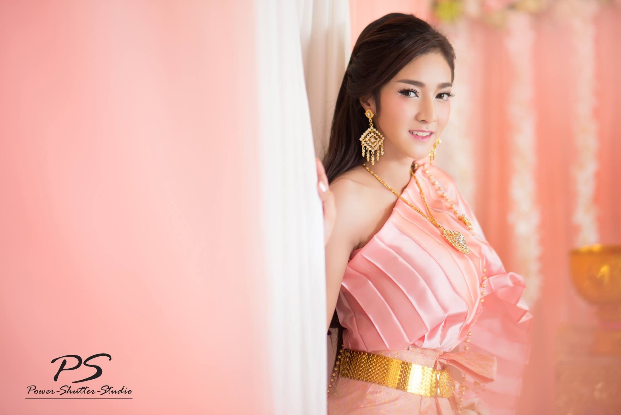 Wallpapers koko rosjares thai model grin on the desktop