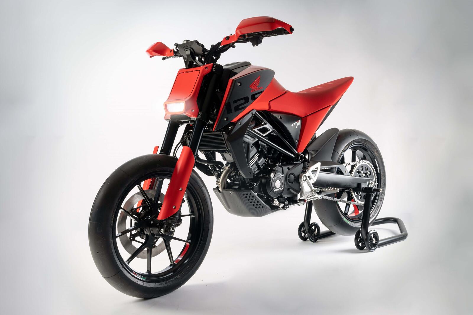 Обои Honda cb125m красный мотоцикл на рабочий стол