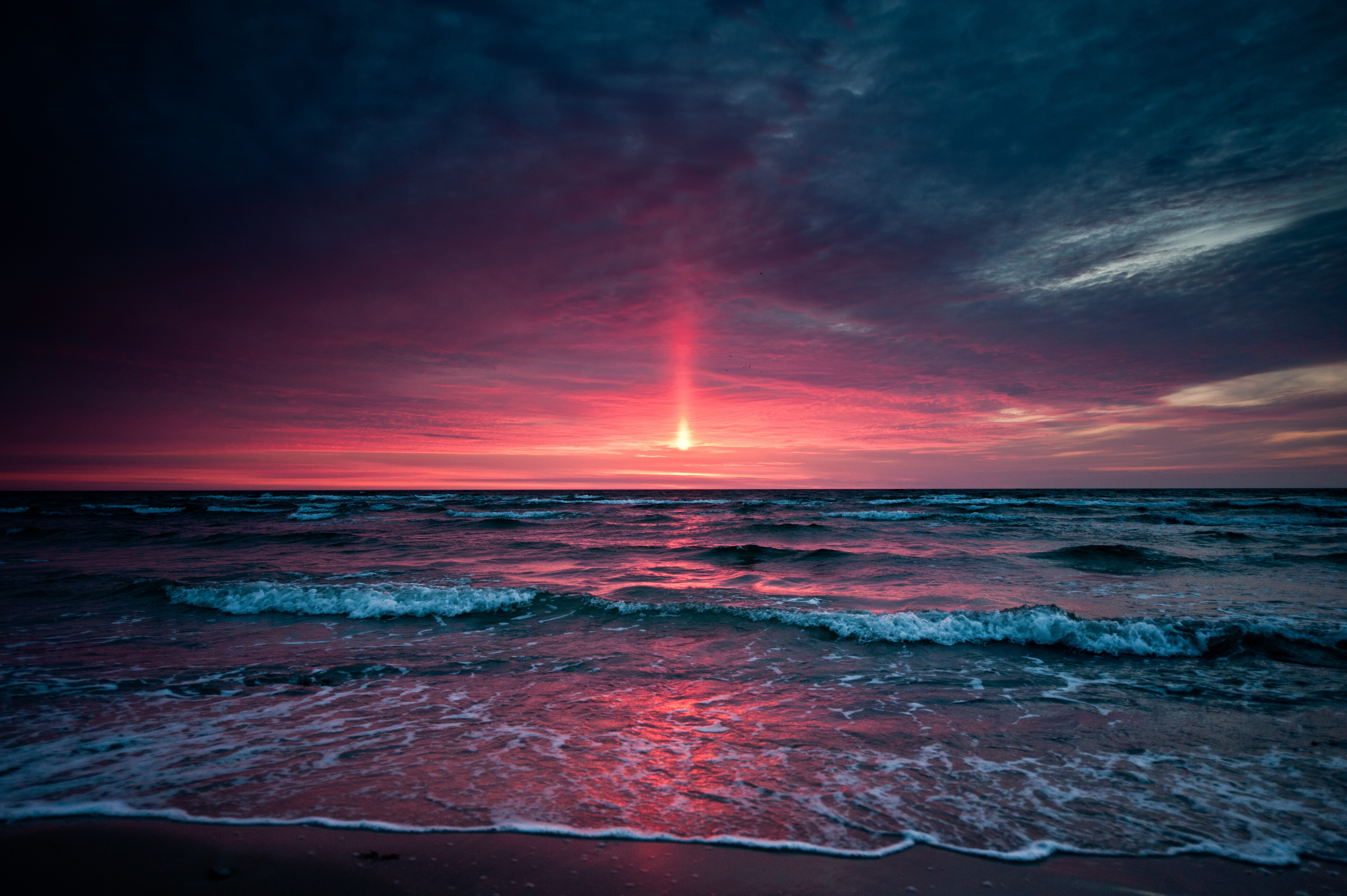 Розовый вечер на морском берегу · бесплатное фото