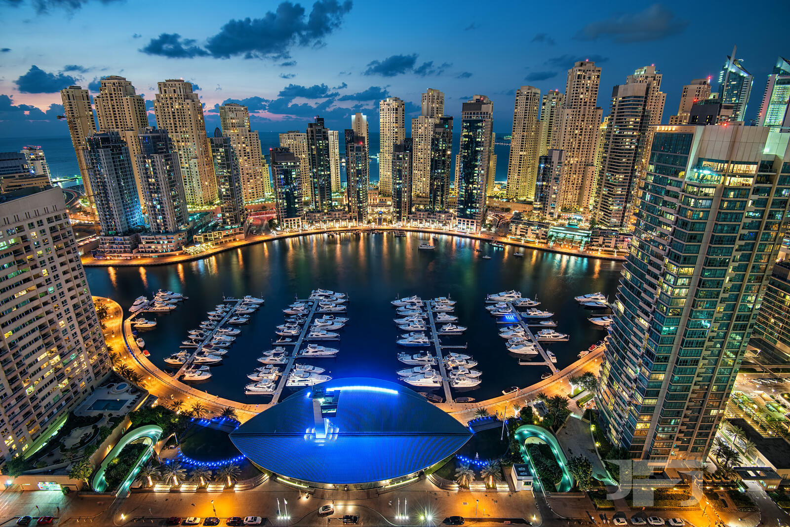 Обои United Arab Emirates город здания на рабочий стол