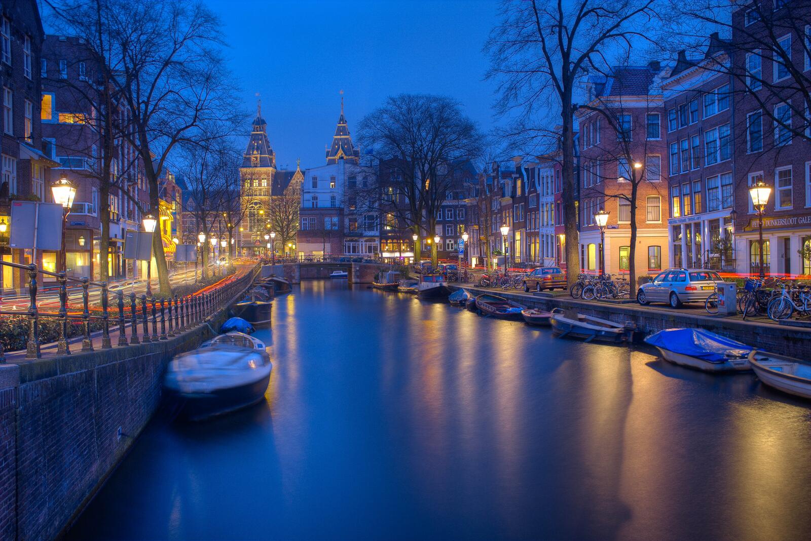 桌面上的壁纸阿姆斯特丹 晚上 水渠