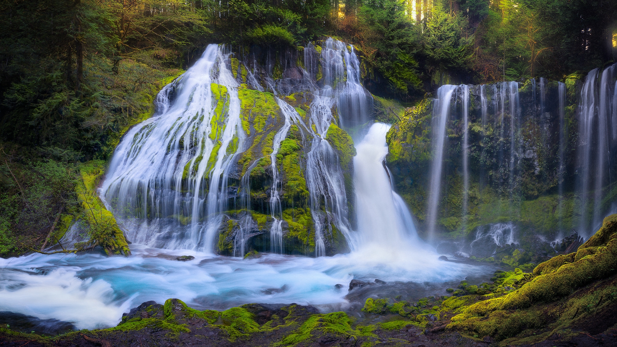 Экран водопад это. Красивые водопады. Водопад картинки. Обои на рабочий стол водопад. Водопады красивые и живые.