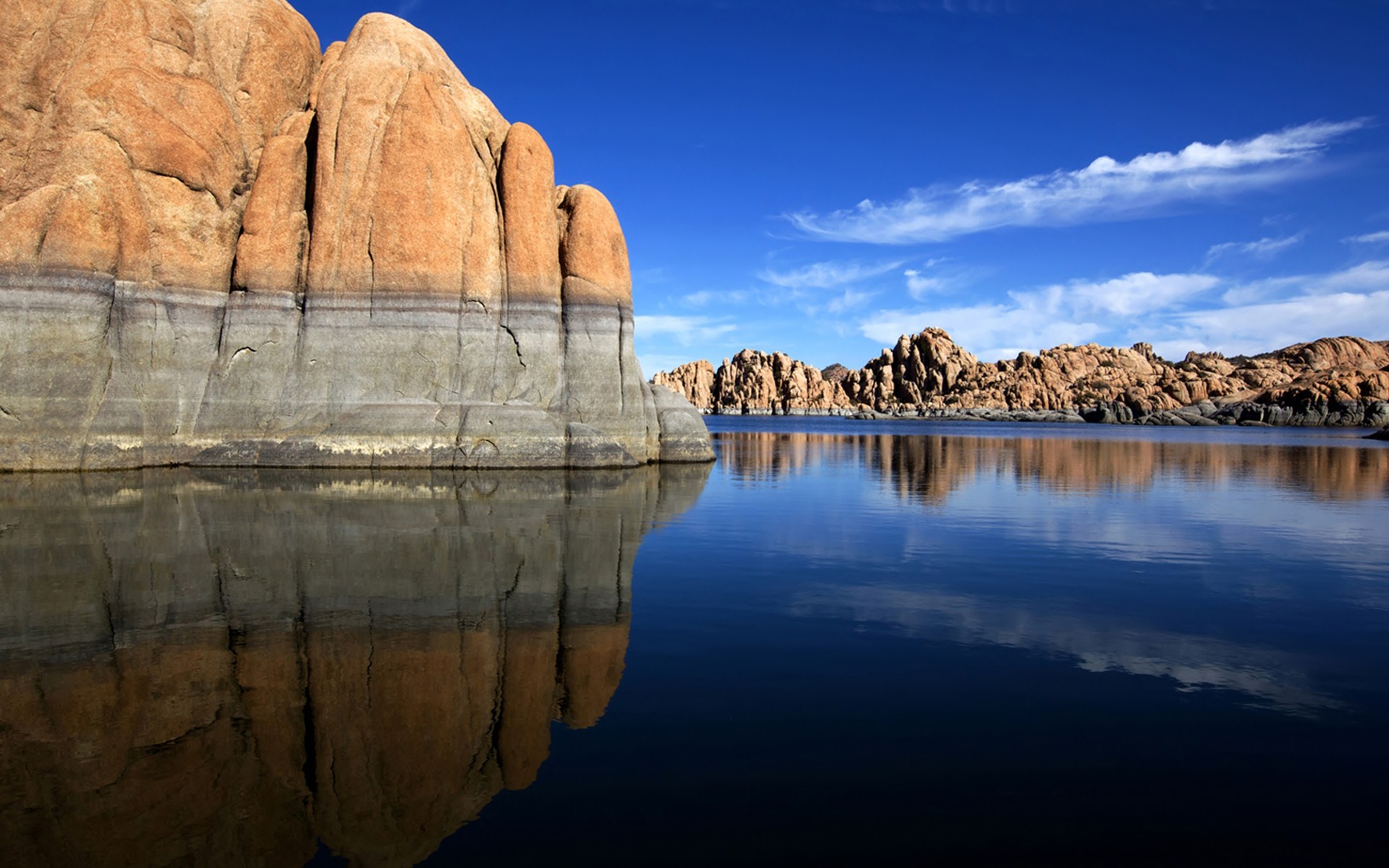 Фото бесплатно озеро, отражение, скала