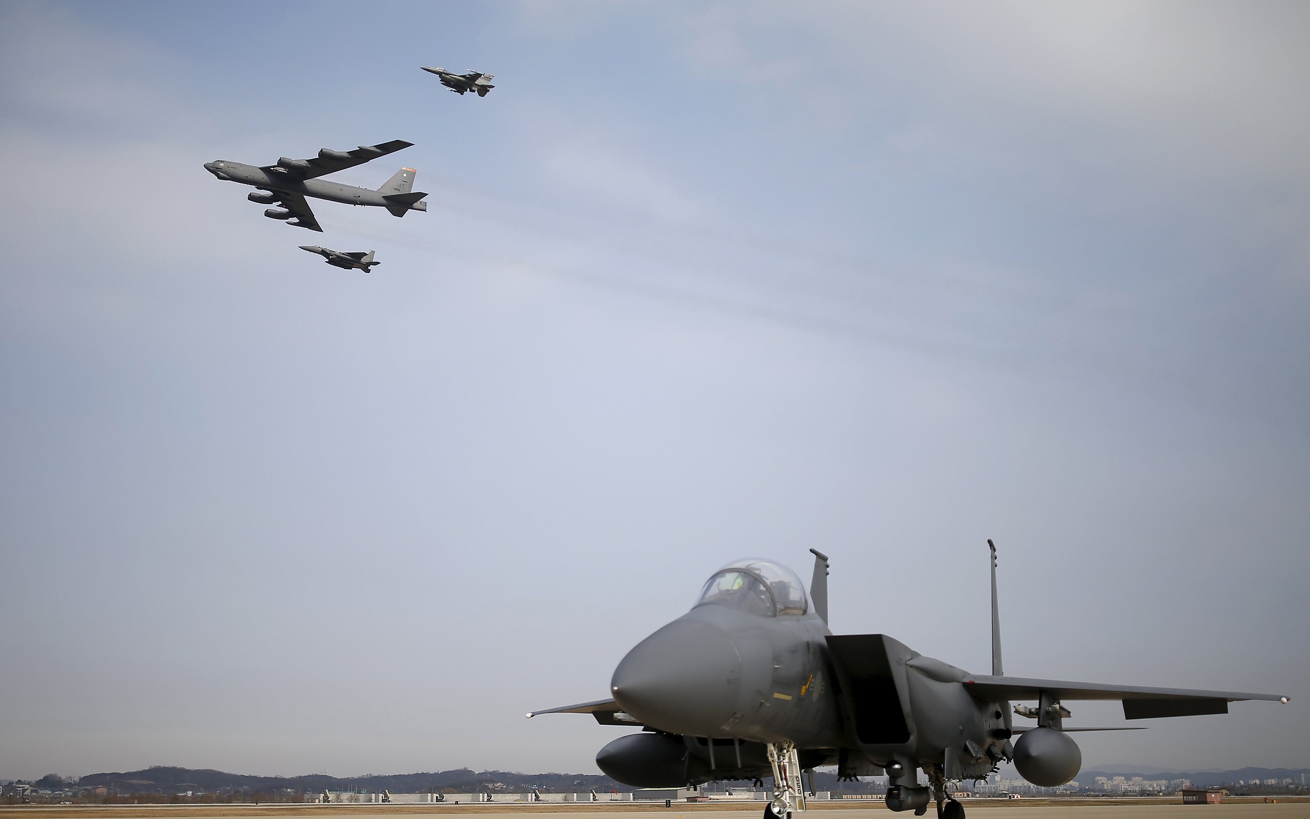 Photo free mcdonnell douglas f-15 eagle, boeing b-52 stratofortress, military plane