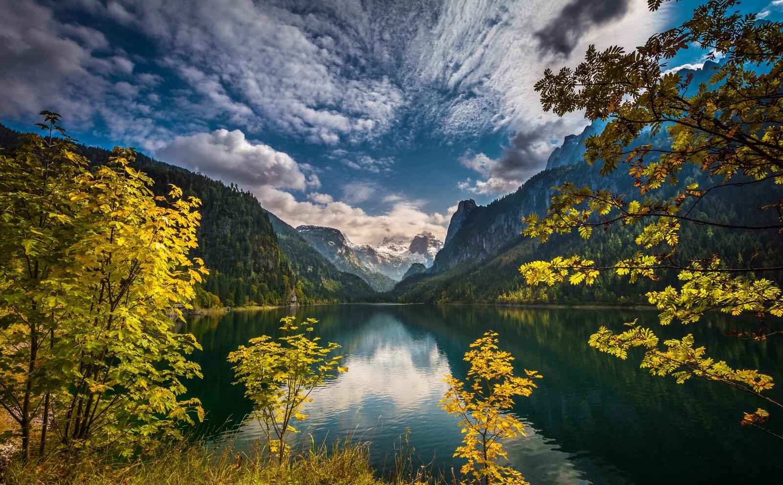 免费照片奥地利阿尔卑斯山的秋湖