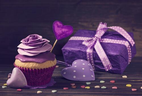 Cupcake, heart and a gift