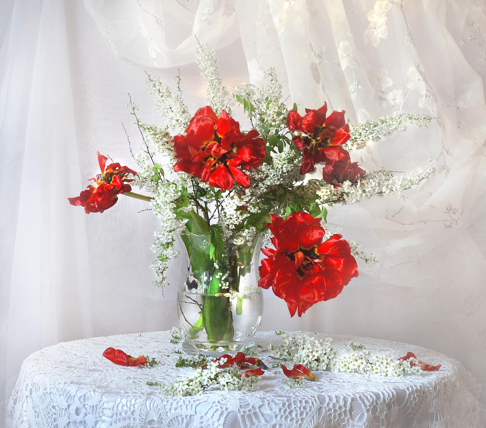 桌面上的壁纸在生活中 静物 红色花束