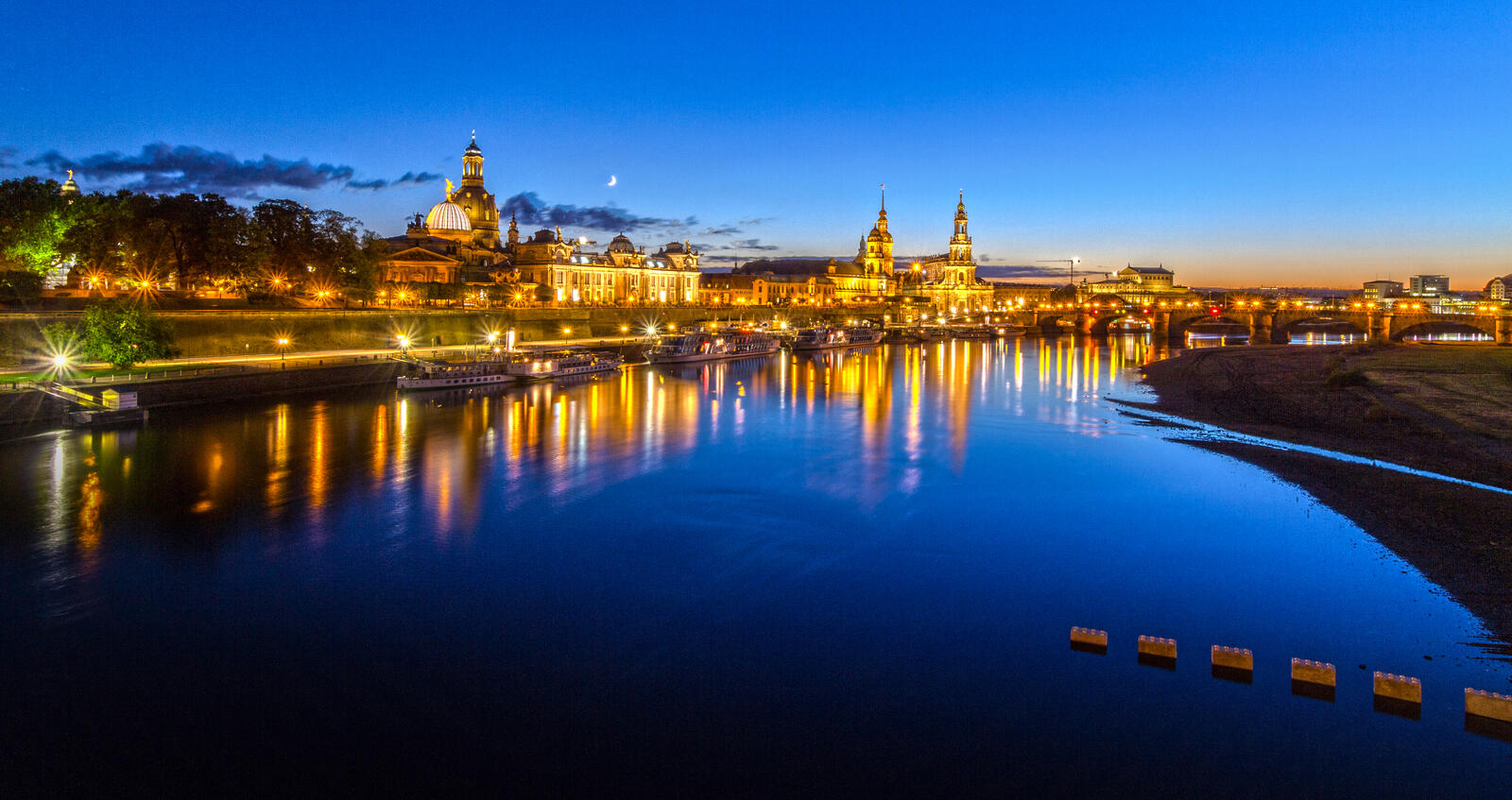 Обои Дрезден освещение ночной город на рабочий стол