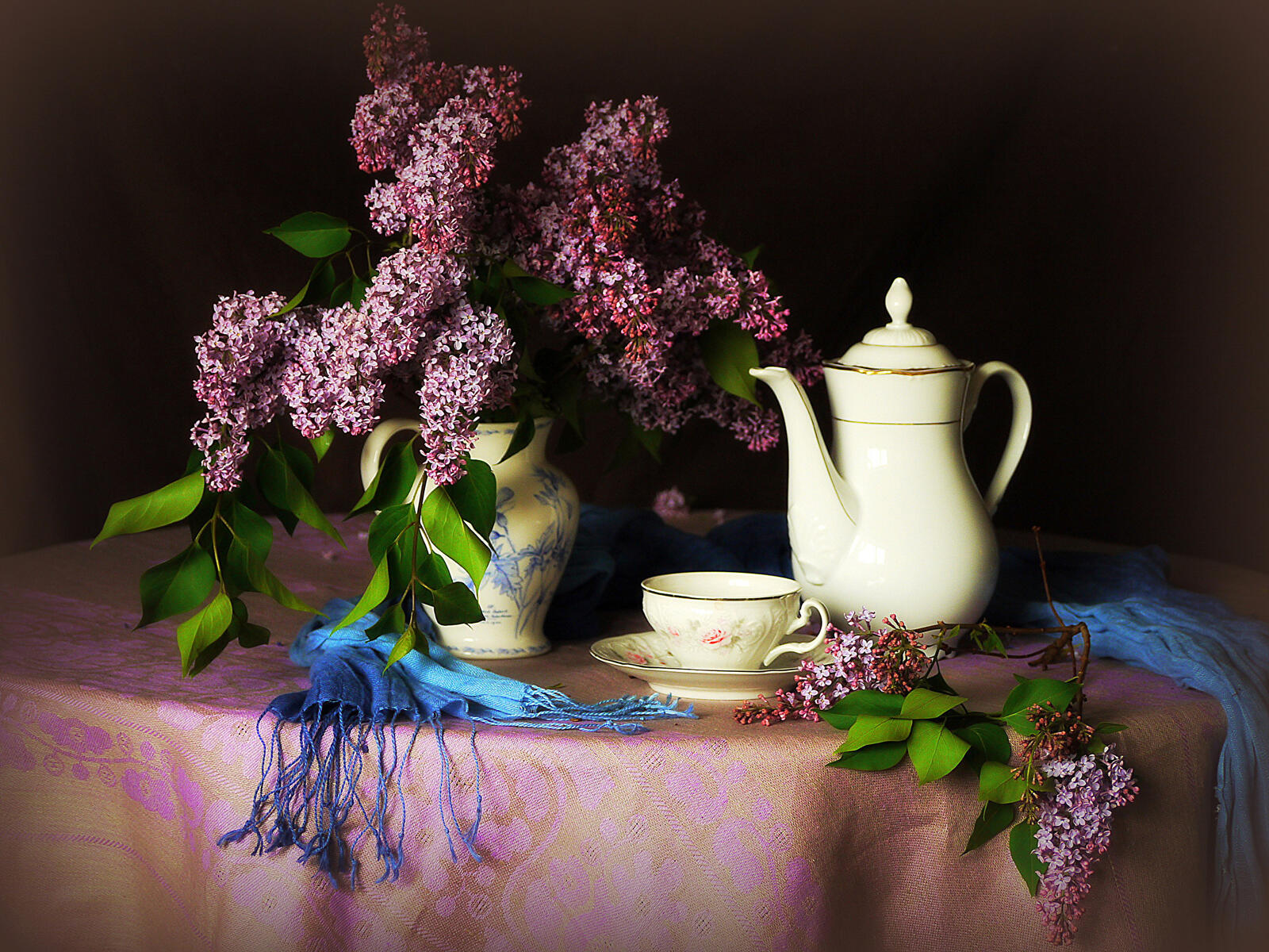 桌面上的壁纸丁香花束 釜 淡紫色