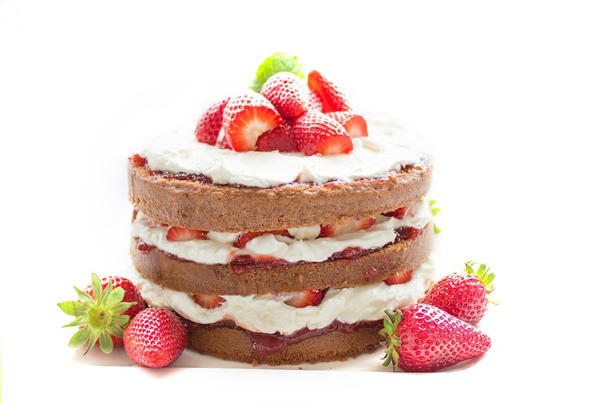 草莓和蛋糕屏保图片免费下载
