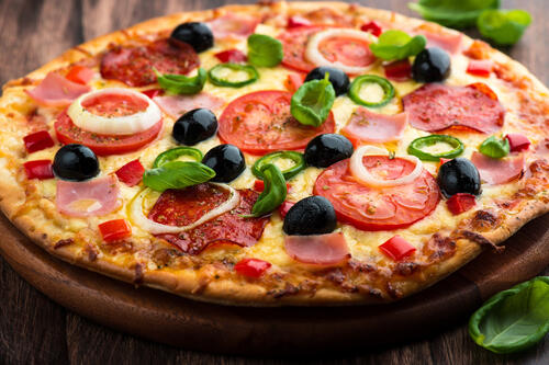 Kick-ass pizza with olives