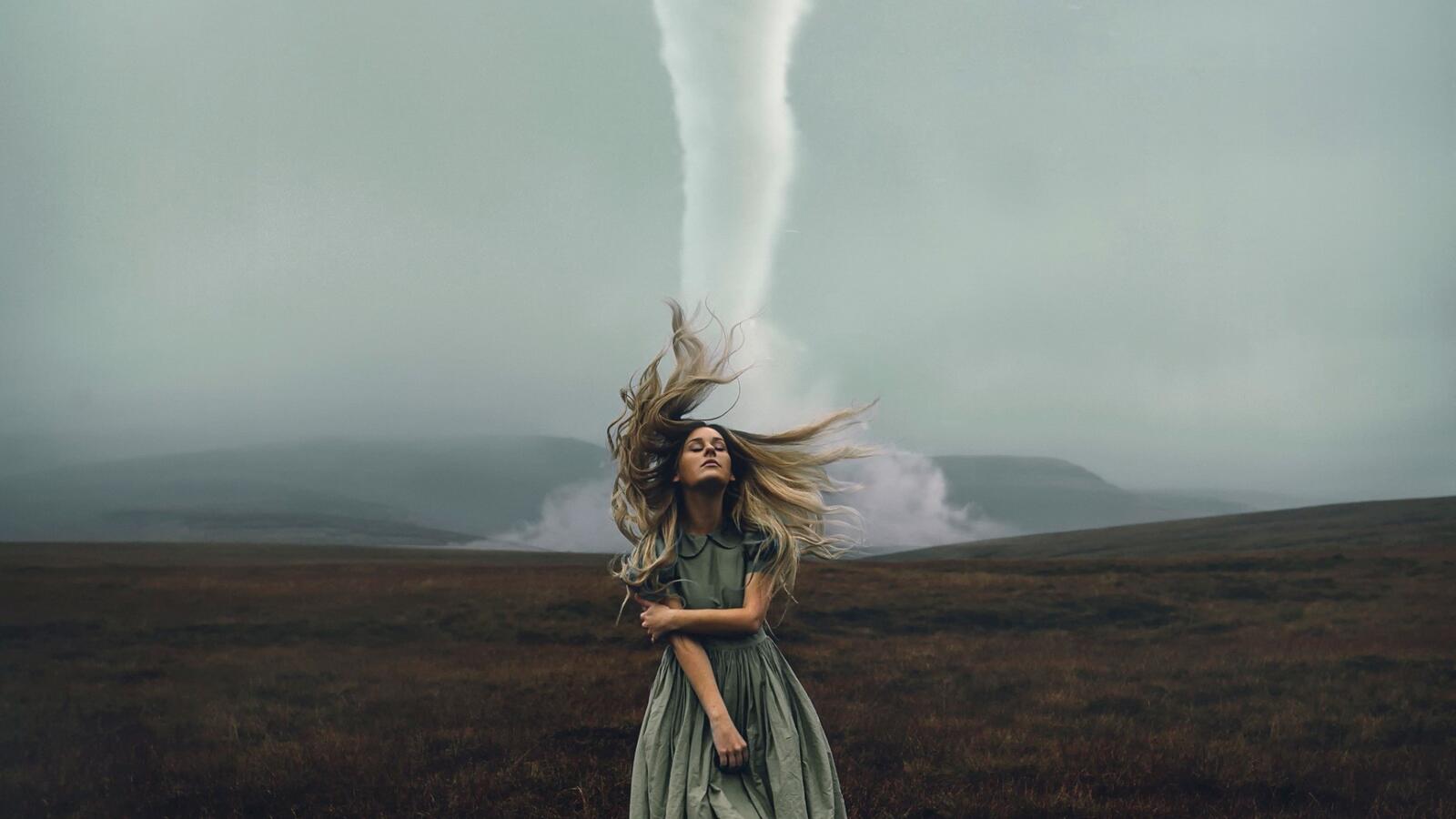 Free photo Tornado and the girl