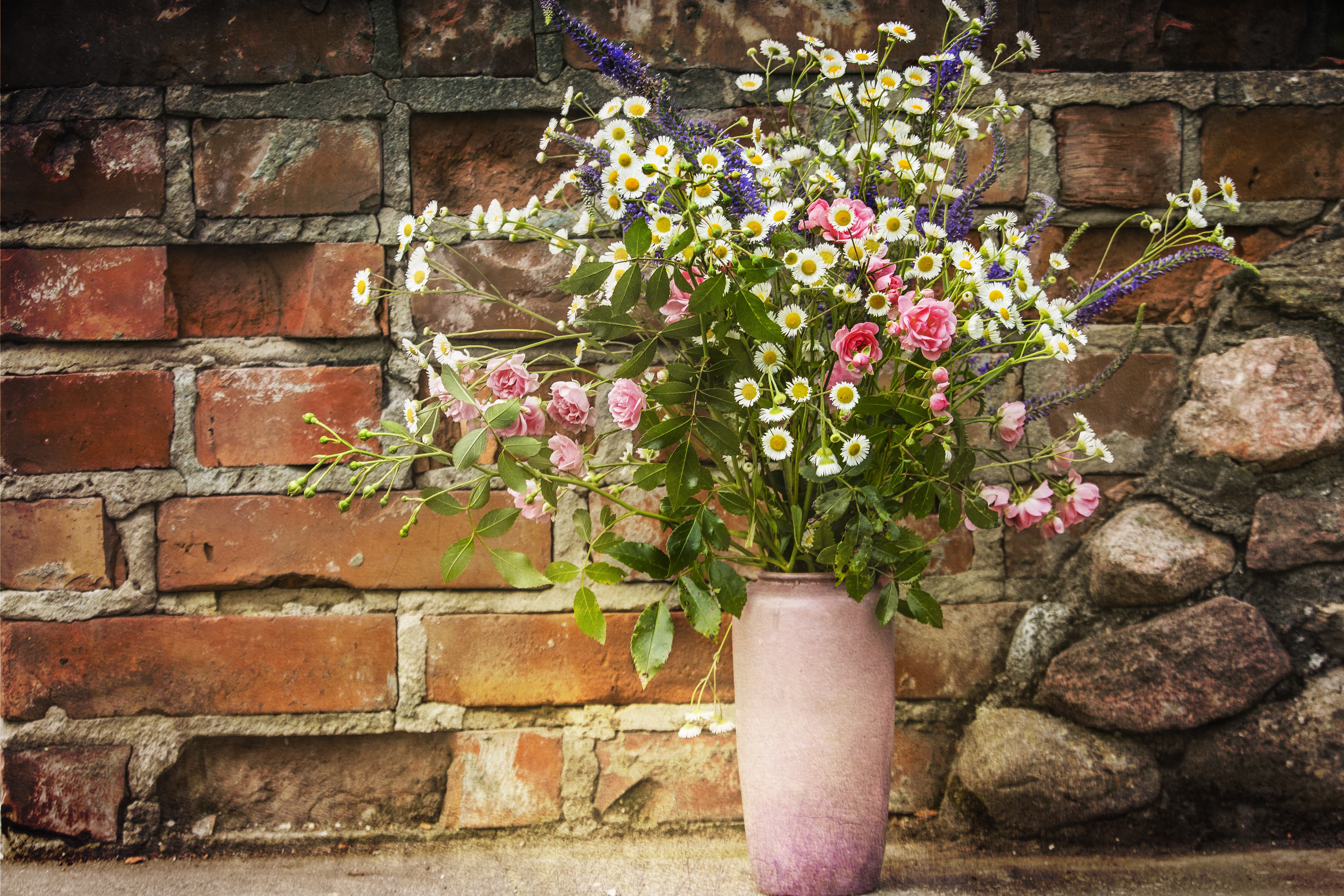 Фото бесплатно Праздничный букет, полевые цветы, ваза
