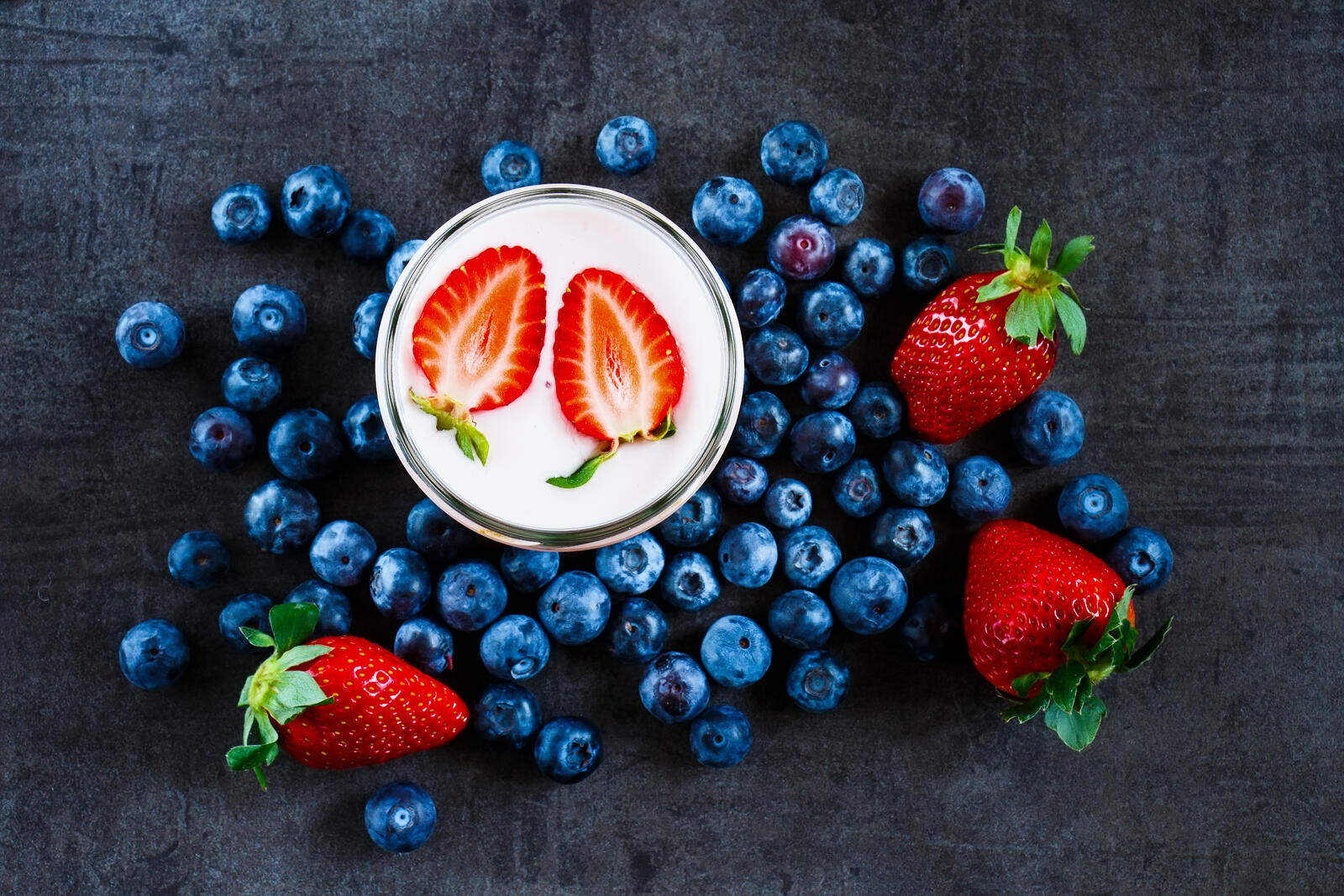 Wallpapers strawberry blueberry yoghurt on the desktop