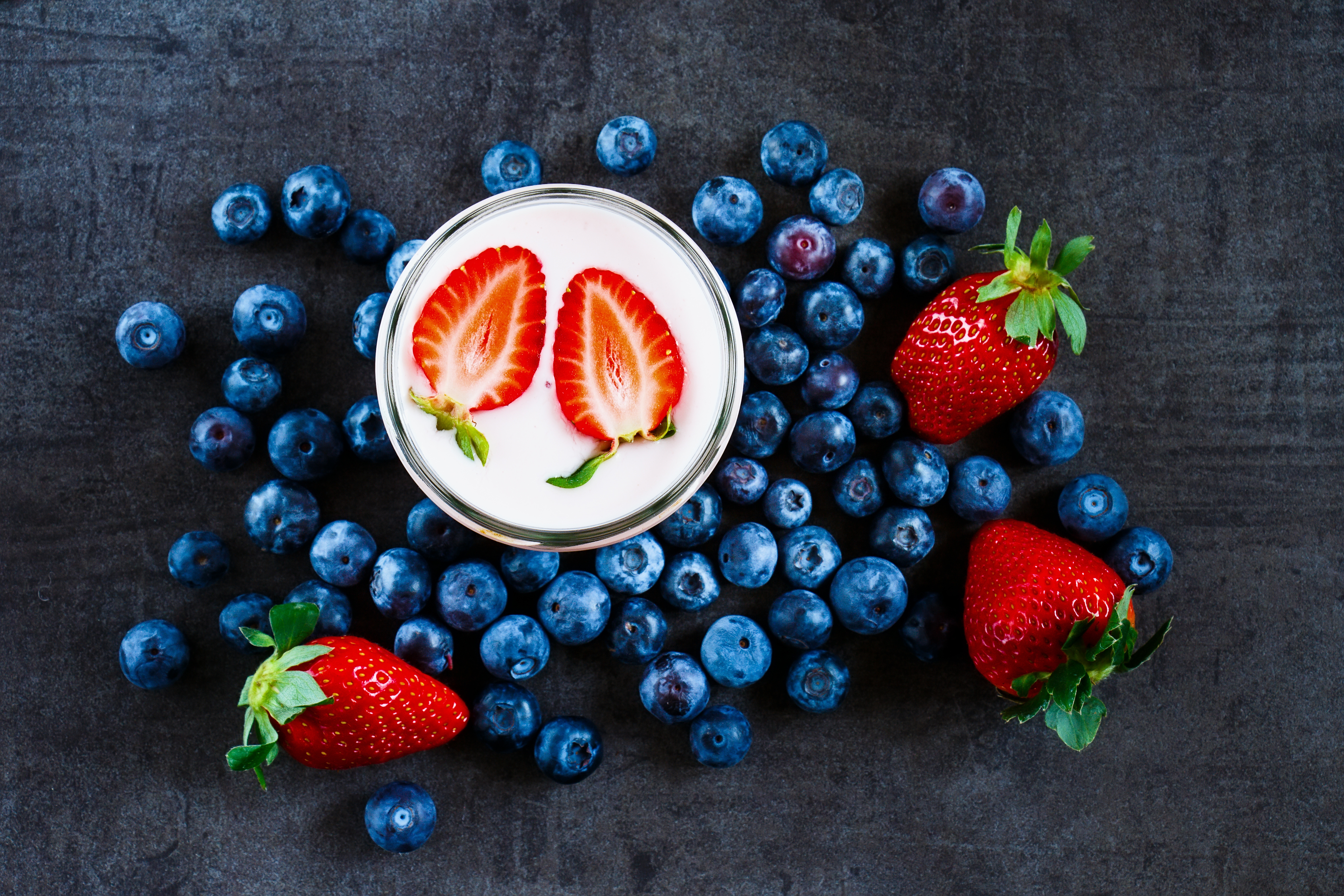 Wallpapers strawberry blueberry yoghurt on the desktop