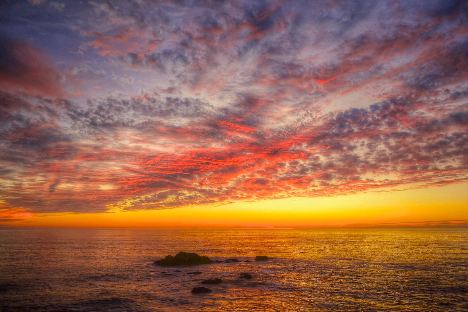 Бесплатное фото Красное морское небо