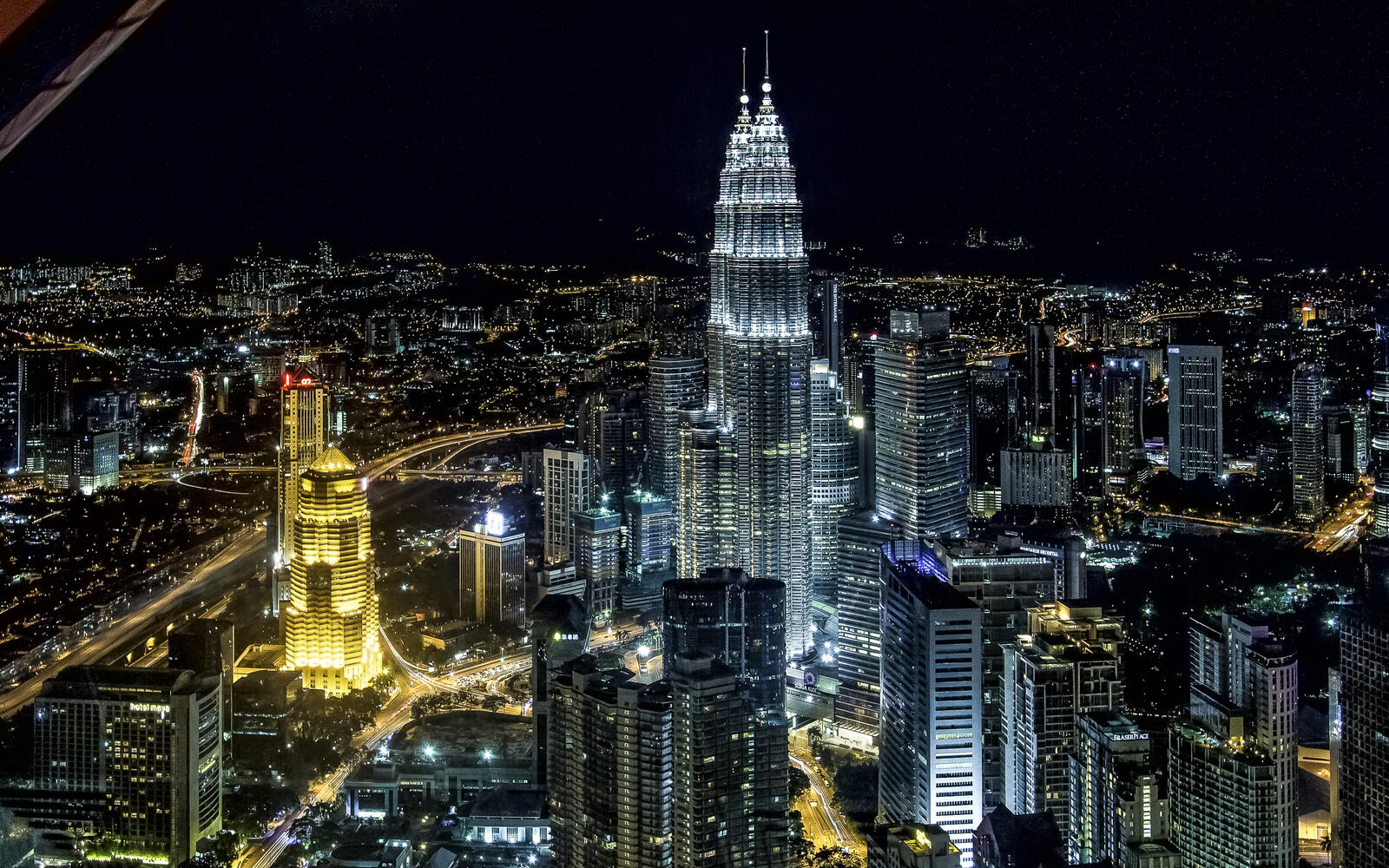 Обои Малайзия Куала-Лумпур ночной город на рабочий стол