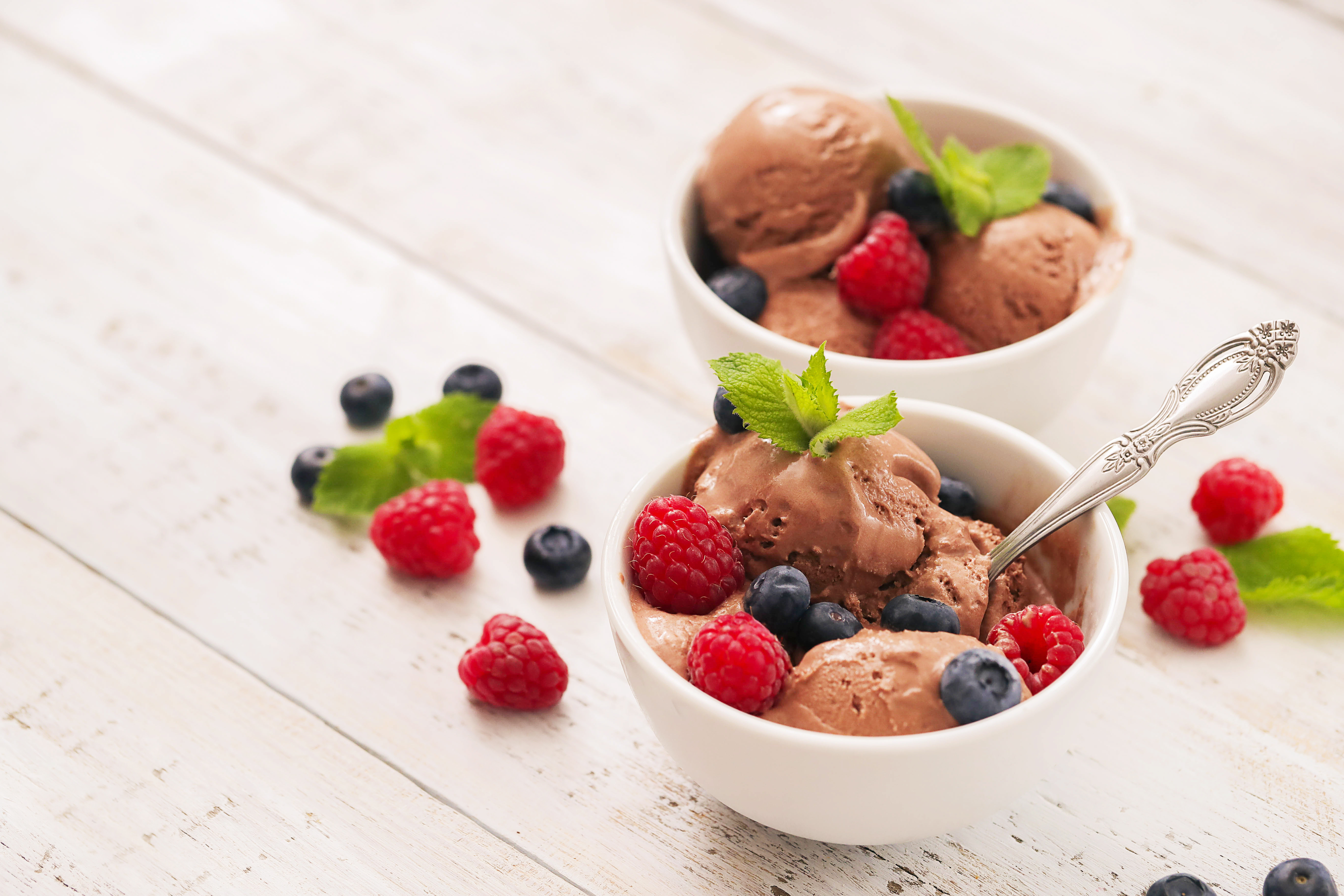 Фото бесплатно мороженое, шоколадное, ягоды