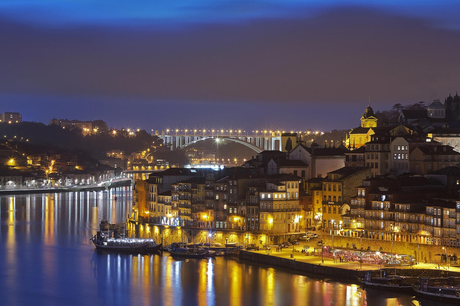 Wallpapers night city Porto on the desktop