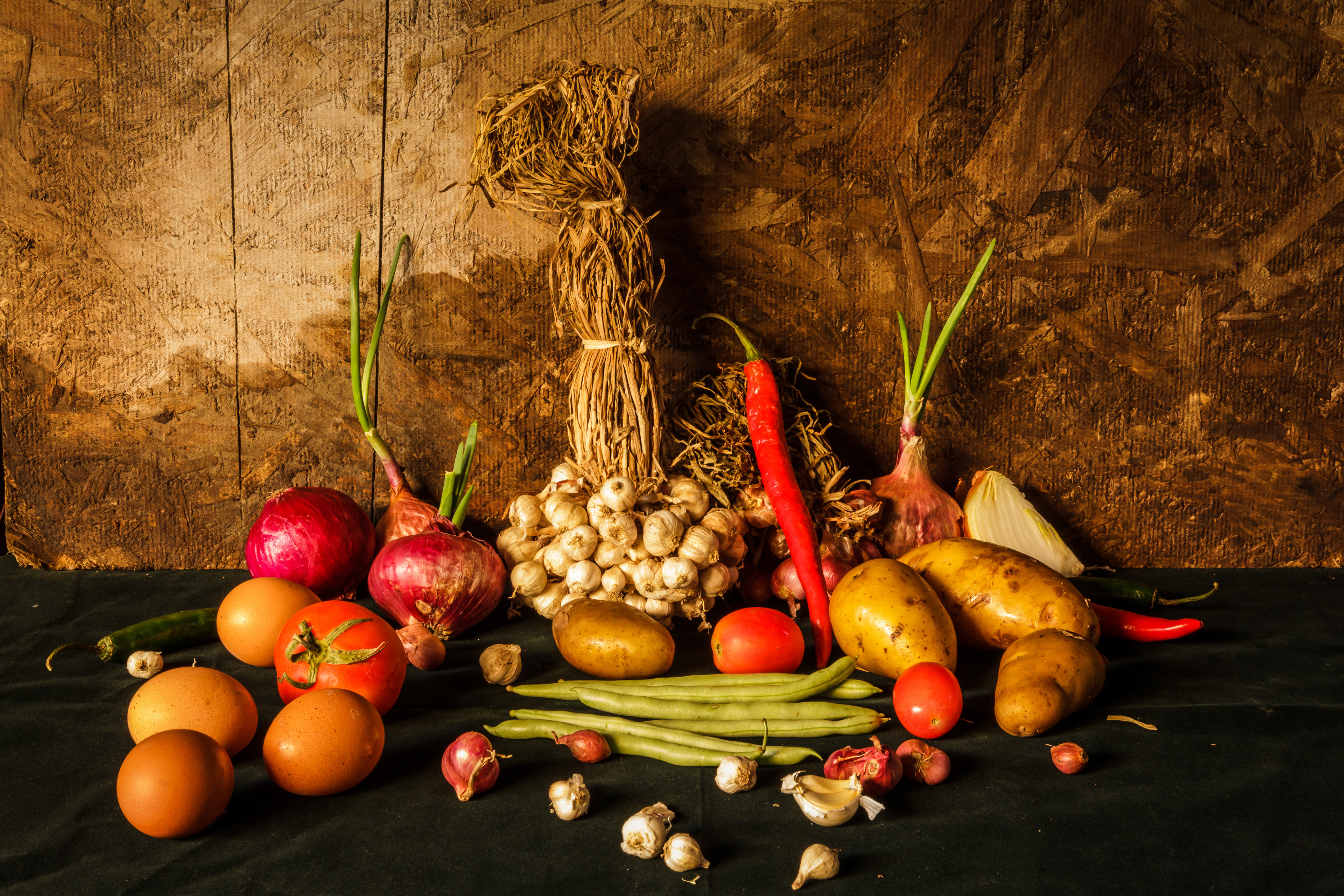 Free photo Composition with vegetables and eggs