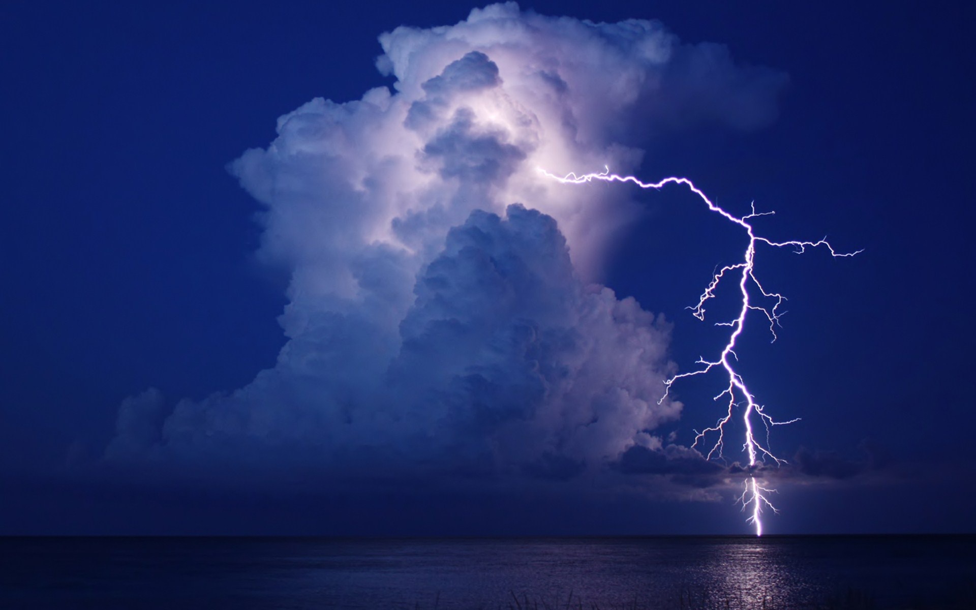 Wallpapers clouds lightning night on the desktop