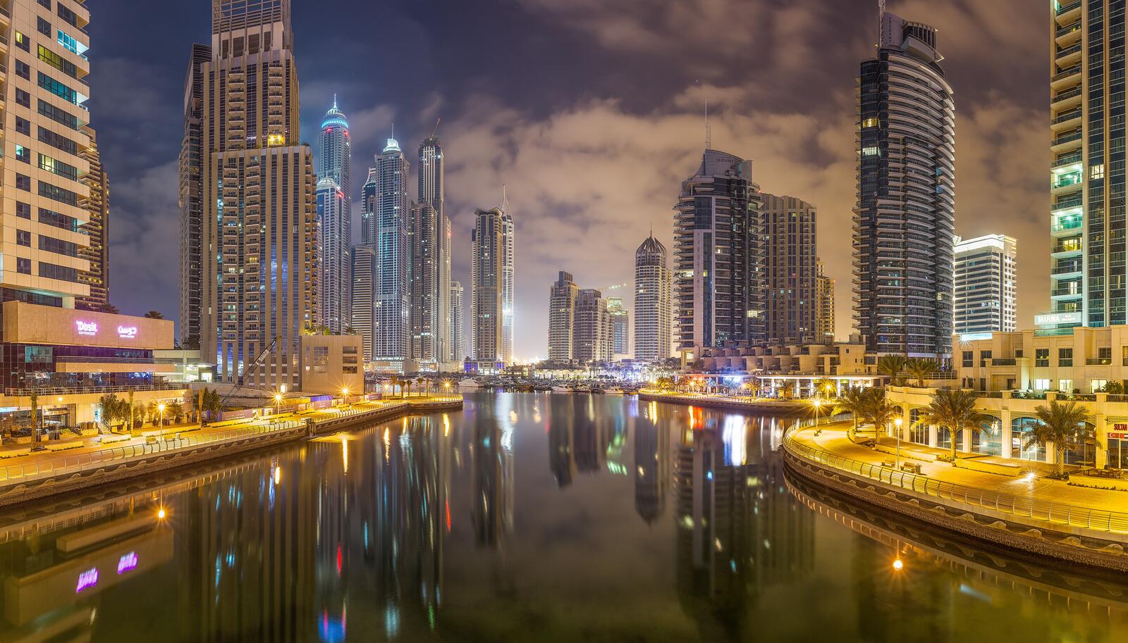 Обои Dubai Marina by night иллюминация ночь на рабочий стол