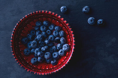 Blueberries in a red bowl