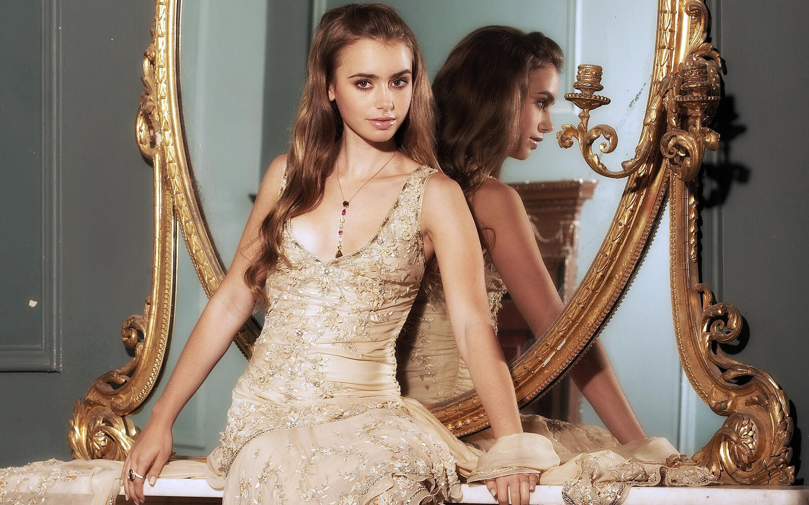 Wallpapers Lily Collins the mirror dress on the desktop