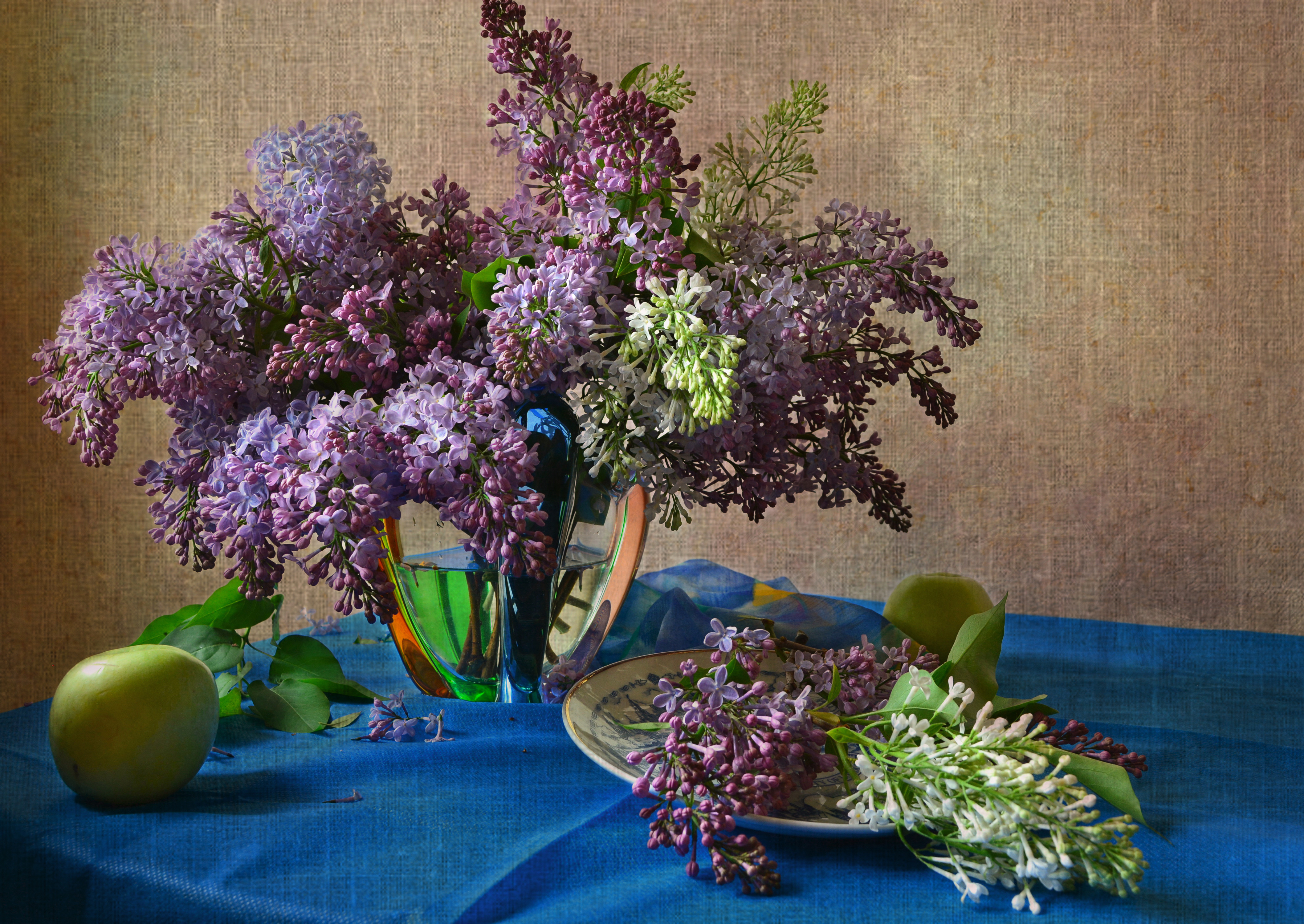 桌面上的壁纸丁香花束 小花 淡紫色