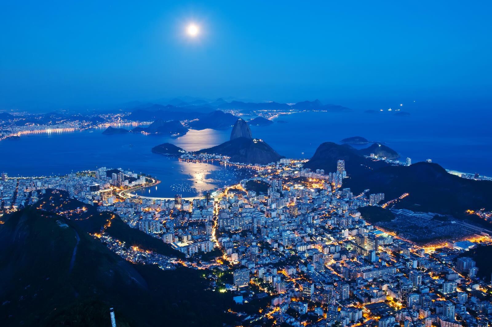 Обои ночь город небоскребы Рио-де-Жанейро на рабочий стол