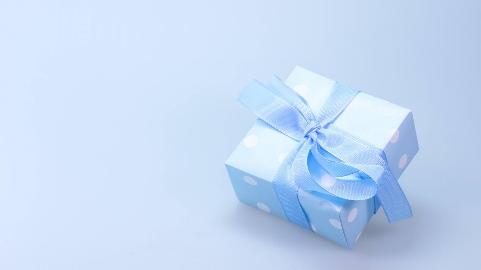 Wallpapers blue ribbon gift on the desktop