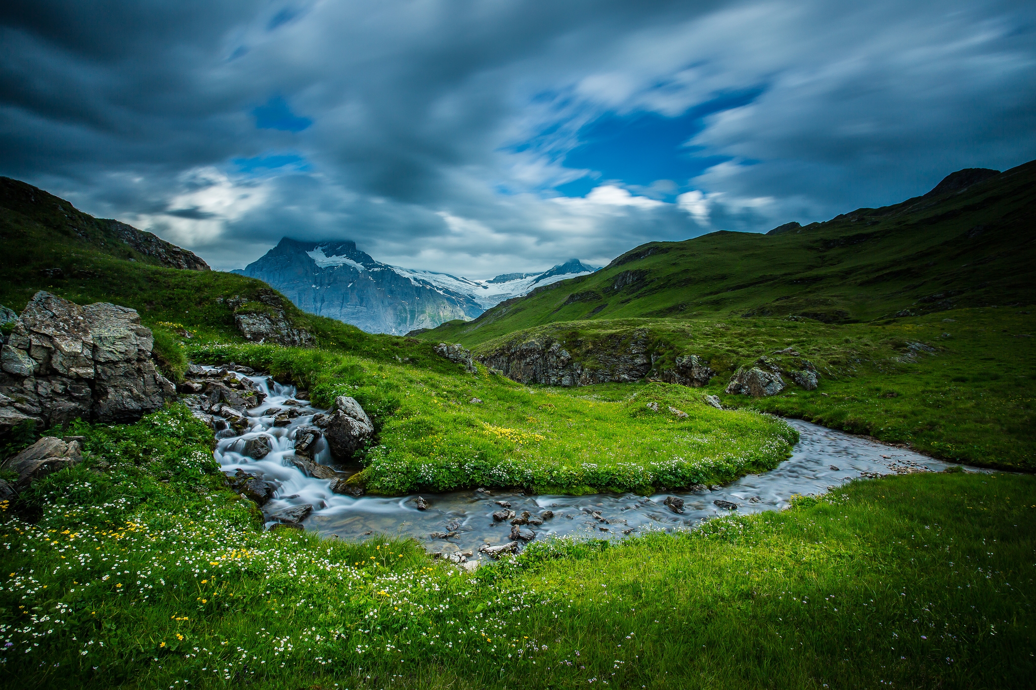 Речки на Альпах Швейцарии