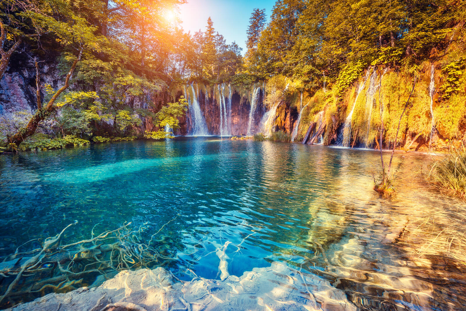 Обои Национальный парк Плитвицкие озера в Хорватии водопад Плитвицкие озера на рабочий стол