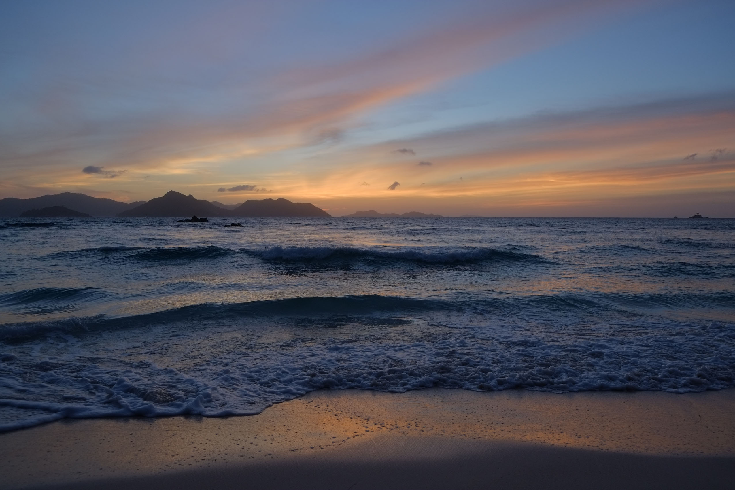 Wallpapers waves sea Seychelles on the desktop