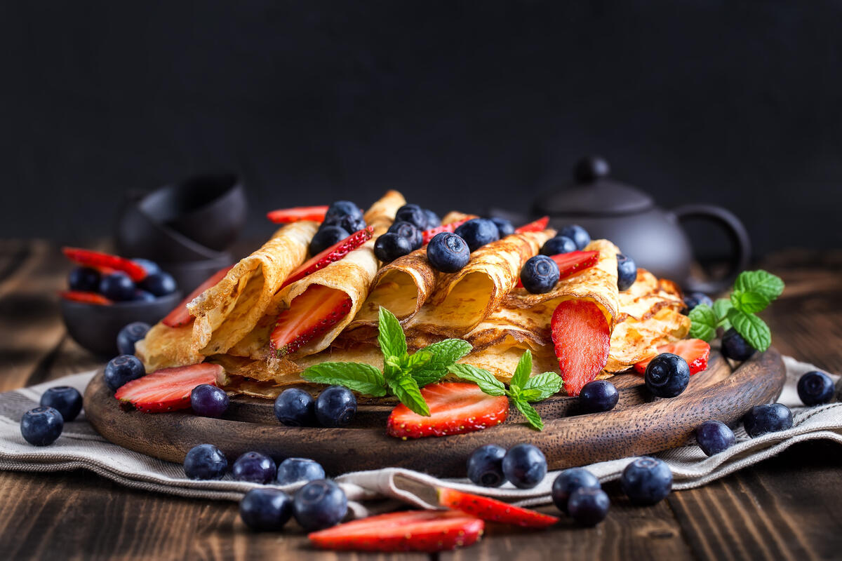 Appetizing pancakes with berries