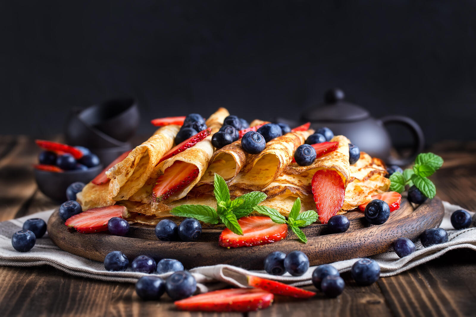 Free photo Appetizing pancakes with berries
