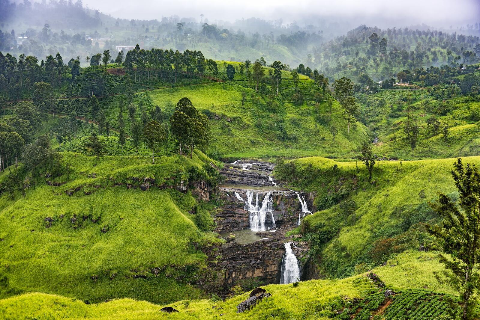 Обои водопад Сент-Клер Шри-Ланка горы на рабочий стол